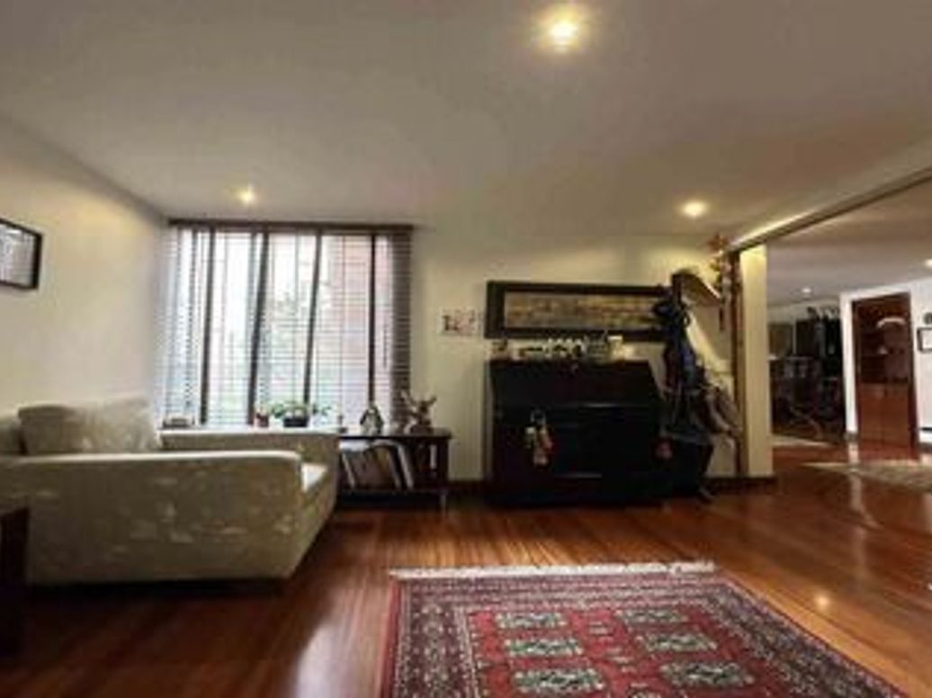Casa de 5 alcobas en venta en El Contador, Bogotá, 234 m² · foto 6 de 12