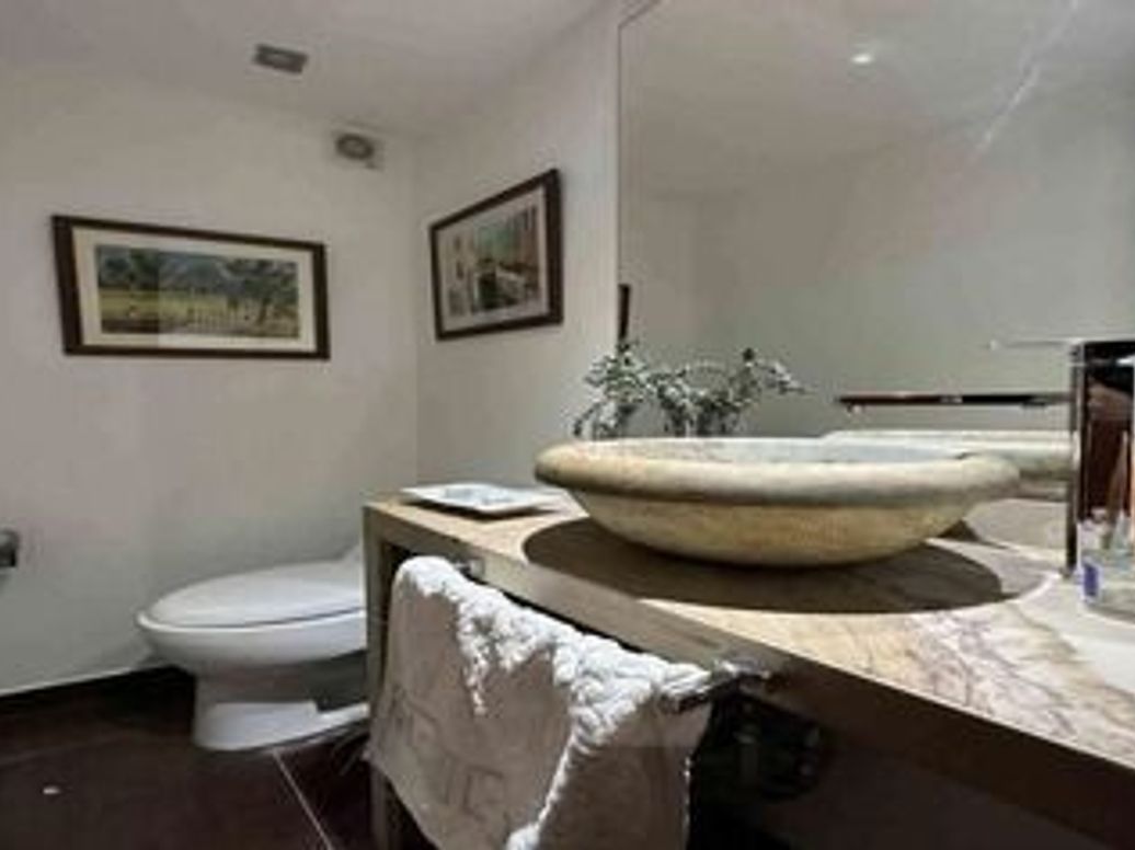 Casa de 5 alcobas en venta en El Contador, Bogotá, 234 m² · foto 7 de 12