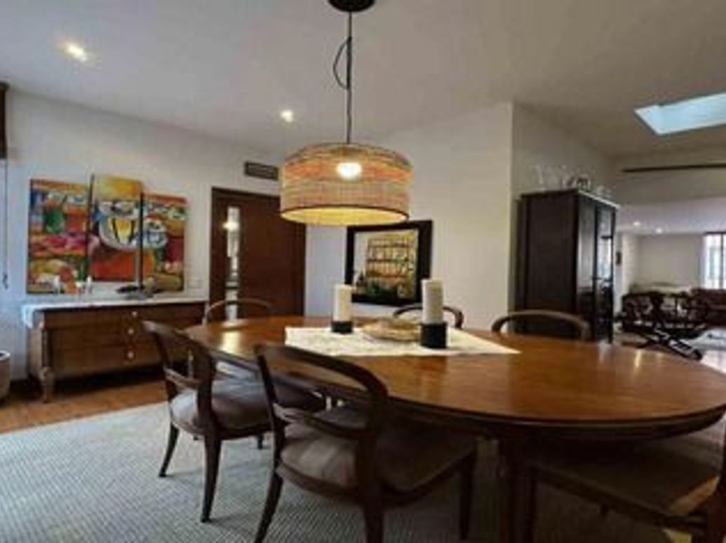 Casa de 5 alcobas en venta en El Contador, Bogotá, 234 m² · foto 9 de 12