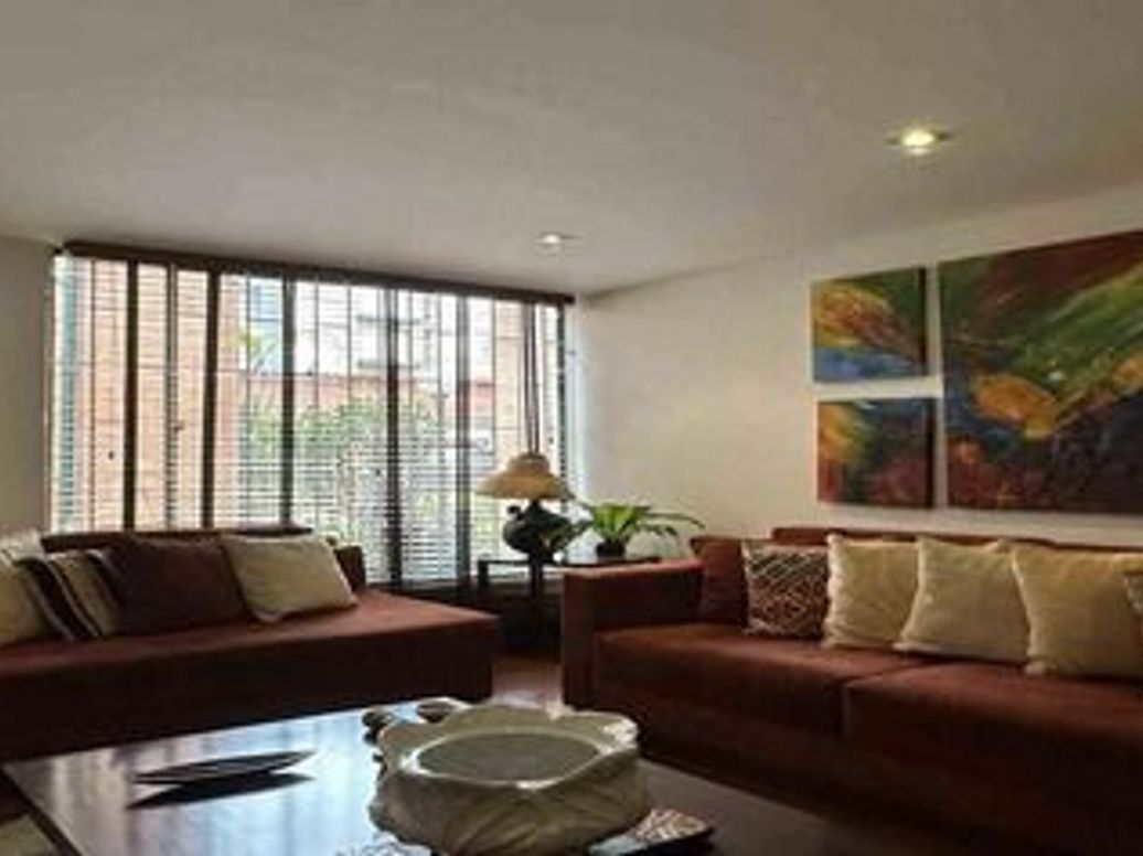 Casa de 5 alcobas en venta en El Contador, Bogotá, 234 m² · foto 2 de 12