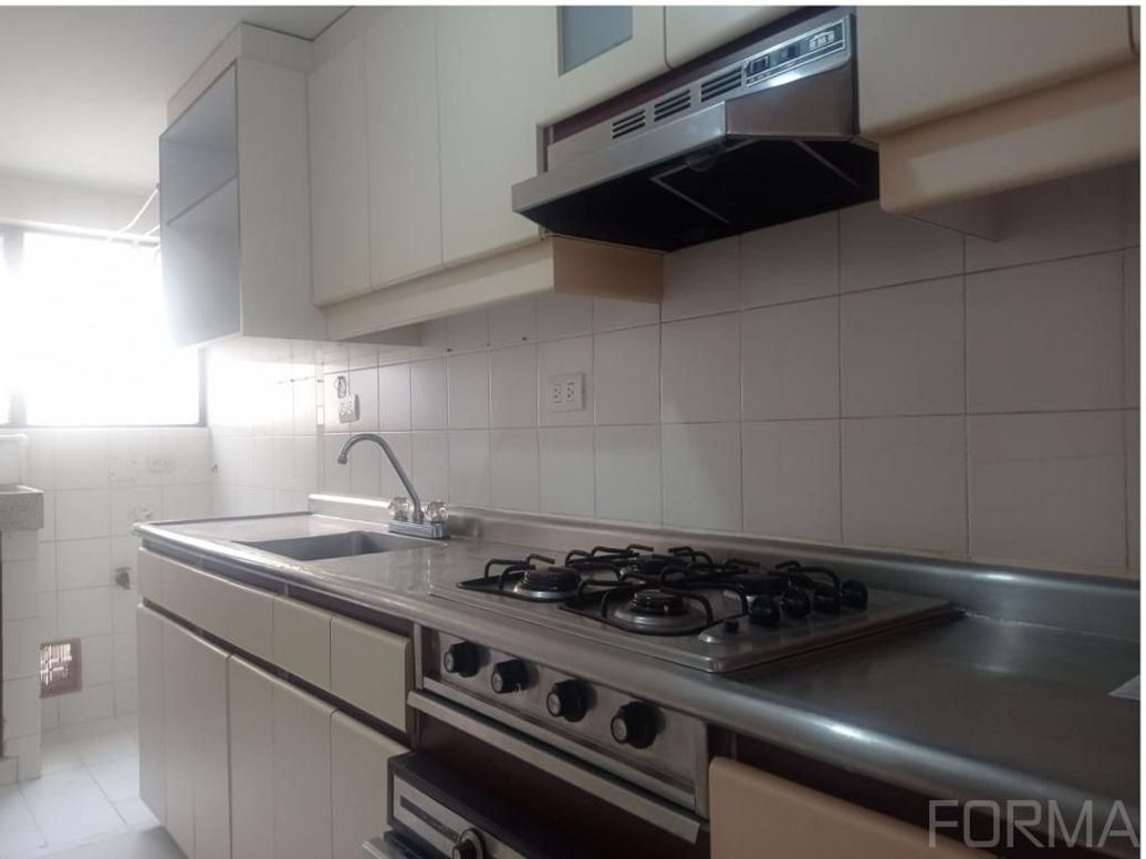 Apartamento de 2 alcobas en venta en Los Cedritos, Bogotá, 90 m² · foto 8 de 12