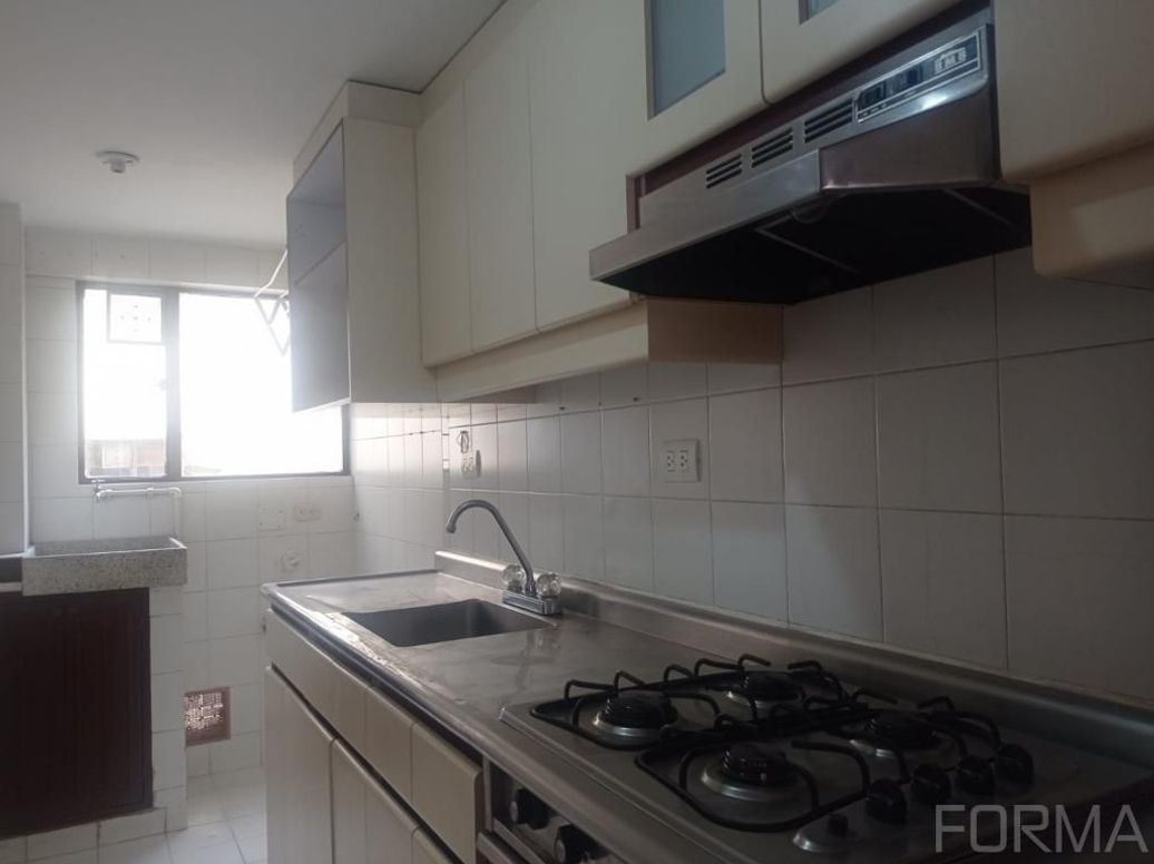 Apartamento de 2 alcobas en venta en Los Cedritos, Bogotá, 90 m² · foto 9 de 12