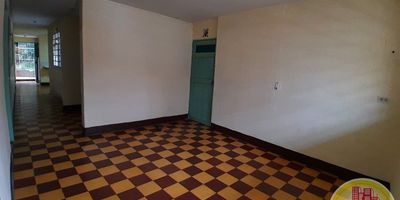 Código:1444. PISO 2° EN EDIFICACIÓN DE 4 PISOS. Acceso al inmueble: Directo a la vía y escalas. ALCOBAS CON PUERTA. NO MASCOTAS, RUIDO MODERADO. CONSULTAR RESTRICCIONES.