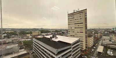 OFICINA EN RENTA – CENTRO DE LA CIUDAD. Excelente oportunidad para tu negocio en una ubicación inmejorable. Oficina completamente remodelada, con una hermosa vista y acceso las 24 horas del día. Zona estratégica, cerca de bancos, comercio y transporte público. Ambiente tranquilo y seguro. Ideal para profesionales, consultorios o empresas en crecimiento. Contáctanos.