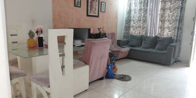 Casa unifamiliar en via peatonal ancha en barrio villas del.prado.