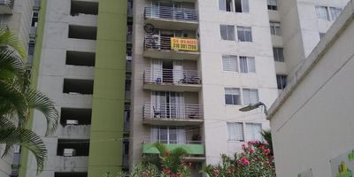 ¡Tu nuevo hogar te espera! Apartamento de 74 m² con diseño funcional y acabados de excelente calidad, ubicado en una zona estratégica y en constante crecimiento.
Características:
3 habitaciones amplias
2 baños modernos
Sala comedor iluminada
Cocina integral equipada
Pisos en porcelanato
Parqueadero cubierto escriturado
Balcón con vista inmejorable
Amenidades del conjunto:
Piscina
Canchas múltiples
Gimnasio
Cercano a zona comercial, supermercados y servicios
Ubicado en sector residencial tranquilo, con excelente conectividad y alta proyección de valorización.
¡Contáctanos para agendar tu visita y enamorarte de este espacio!
