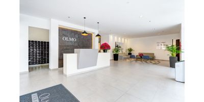 Vendo apartamento en 3er piso con parqueadero privado en el sector del Plan, Av. Boyacá con Calle 152. zona residencial de alta valorización. Consta de 3 habitaciones, 2 baños, sala comedor, cocina integral abierta y zona de lavandería. El conjunto cuenta con zonas verdes, zona para niños, salón social, gimnasio, cancha, zona BBQ, co-working y vigilancia 24 horas. Cerca a C.C. Parque Colina campestres. Carulla, Éxito. Excelente inversión