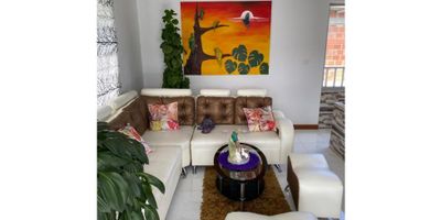 ¿Quieres salir de la monotonía de la ciudad e irte a vivir en una zona campestre?  Esta vivienda campestre es perfecta para ti, rodeada de naturaleza y con acabados modernos. 

Consta de: seis (6) alcobas, dos (2) closet, dos (2) salas, cocina integral, tres (3) baños, pisos en cerámica, zona de ropas, cable de internet, zona bqq y balcones alrededor de la vivienda.

Código inmo: 12348 Manizales, Caldas 
