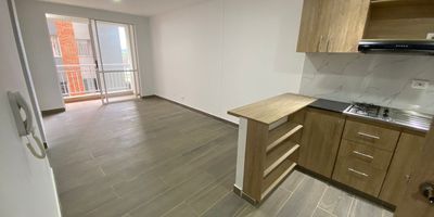 U.R Caracolí, apartamento de 57 metros cuadrados, 2 habitaciones, la principal con baño, closet y espacio para estudio.
Baño de alcobas, cocina integral, sala comedor, zona de ropas, balcón, tercer piso con ascensor y parqueadero comunal