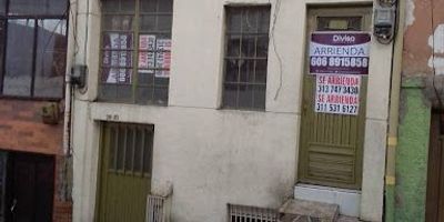 DIVISA INMOBILIARIA matricula inmobiliaria No SGM-MOAM-2018-6 te ofrece ¡Ubicación inmejorable! Me dirijo a usted para presentarle un apartamento encantador en el barrio san vicente , muy cerca al centro .Este apartamento de dos habitaciones ofrece una vista privilegiada a la calle. Cuenta con una sala comedor acogedora, cocina semi integral, un baño moderno y zona de ropas.Ubicado en un lugar estratégico, cerca a trasporte publico, hospitales, centros comerciales, tiendas de barrio, supermercados, parqueaderos, este apartamento es ideal para personas que buscan estar cerca de todo. El canon de arrendamiento es de setecientos  mil pesos.Un lugar tranquilo y funcional, perfecto para vivir o alquilar. ¡No te pierdas esta oportunidad! Ven y haz de este apartamento tu nuevo hogar.