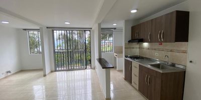 VENTA de apartamento en  San Antonio de Prado, ubicado en el nivel 1 con un área de 46, 62 mts y cuenta con Salón comedor, cocina integral,  dos  habitaciones,  estudio con opción para una tercera alcoba, dos baños  zona de ropas , 11 años de antigüedad,  el inmueble se encuentra en buen estado, fraccionamiento privado, áreas verdes , lindas zonas comunes,  La propiedad se caracteriza por su buena accesibilidad, ubicación cercana a escuelas, supermercados, al parque principal, excelente transporte público.