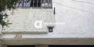 Venta Casa en la Urbanizacion Fatima - Floridablanca
Ubicación: avenida el tejar 104-25 urbanización Fátima casa
Área: 165 m2, ⁠casa remodela de 4 pisos, 4 habitaciones principal con baño privado, 3 baños, sala, comedor, patio de ropas, ⁠parqueadero común. No tiene hipoteca.
Zona Social: el conjunto cuenta con cancha de futbol, cancha de microfutbol, parque infantil, salón social y vigilancia las 24 horas.
VENTA: $360.000.000 ADMINISTRACIÓN: $125.000
pregunta por él, bajo el código Inmobiliario 1420-450 ¡Contáctanos! Agenda tu cita y con gusto te asesoramos.
Contactos: 3006684439 - 3025908733 - 3026225944
Somos GRUPO ANDINO INMOBILIARIO, con nosotros tendrás tus trámites más fácil y rápido.
