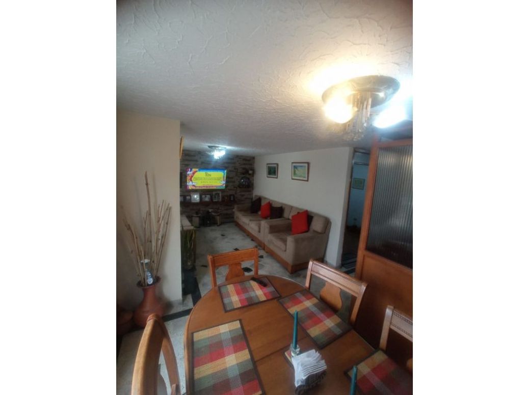 Casa de 8 alcobas en venta en La Europa, Bogotá, 332 m² · foto 17 de 20