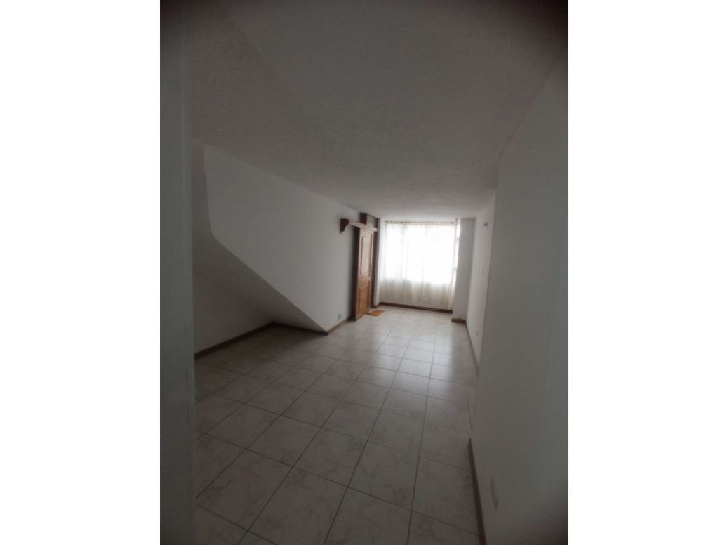 Casa de 8 alcobas en venta en La Europa, Bogotá, 332 m² · foto 10 de 20