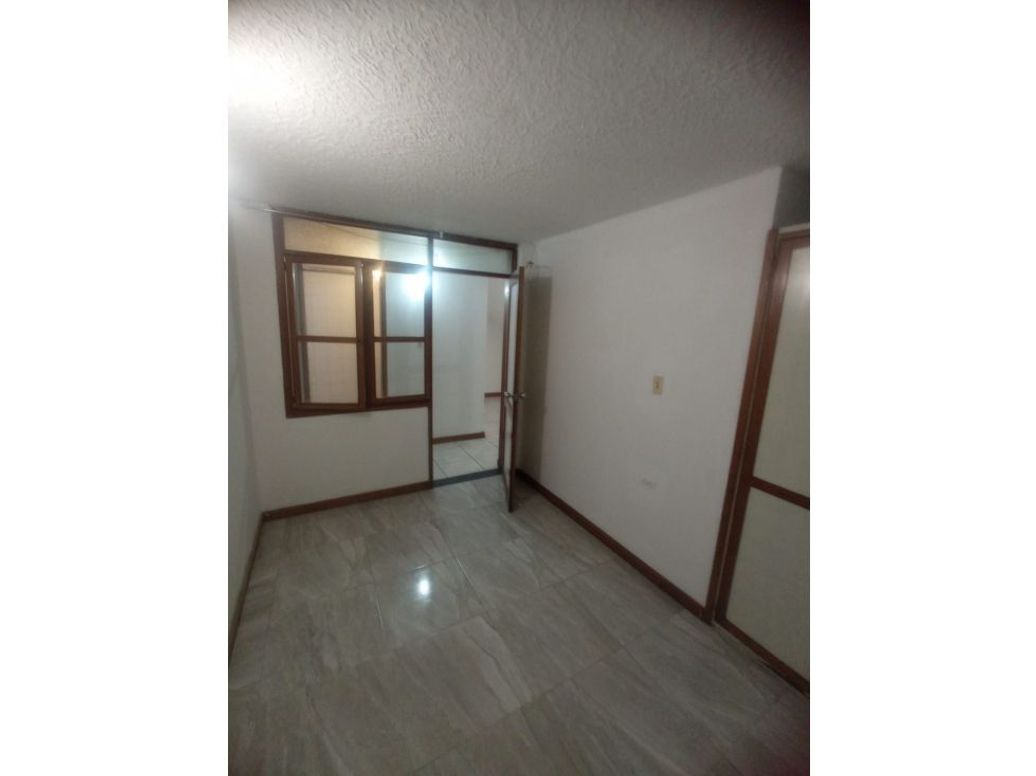 Casa de 8 alcobas en venta en La Europa, Bogotá, 332 m² · foto 15 de 20
