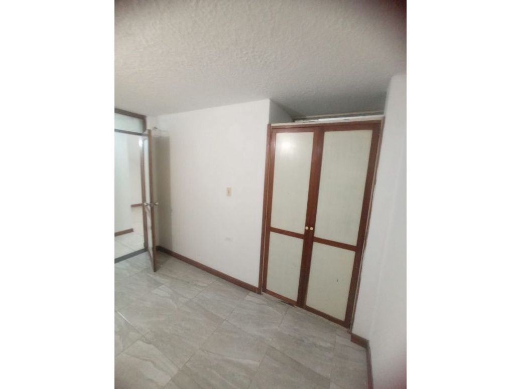 Casa de 8 alcobas en venta en La Europa, Bogotá, 332 m² · foto 13 de 20