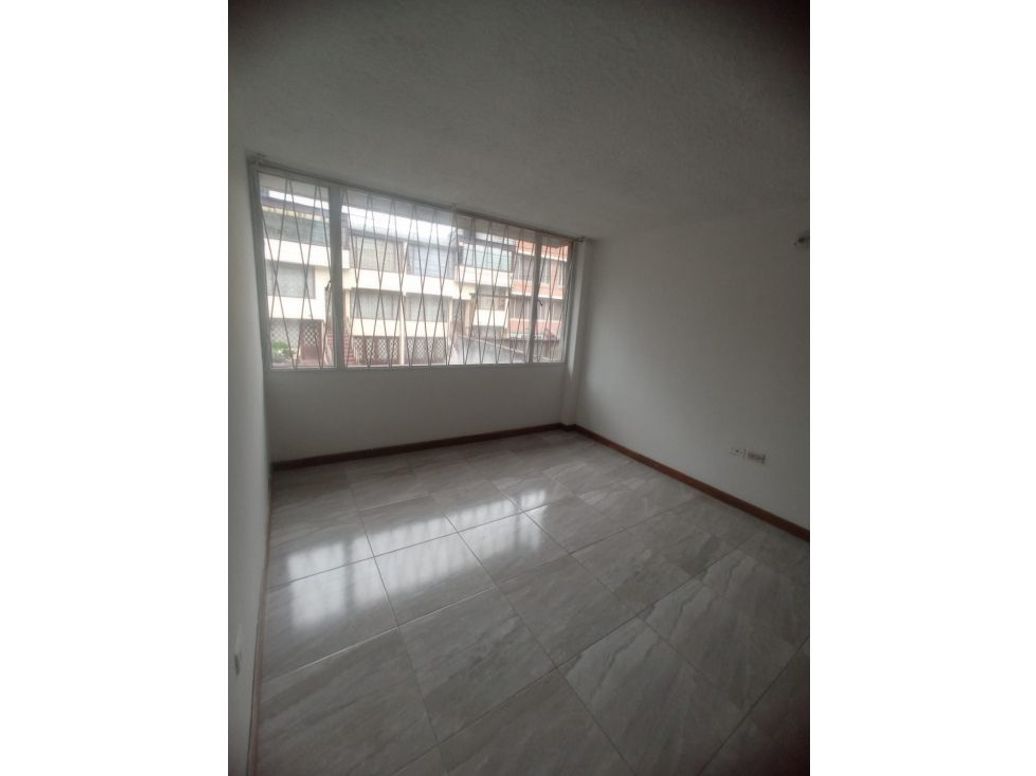 Casa de 8 alcobas en venta en La Europa, Bogotá, 332 m² · foto 3 de 20
