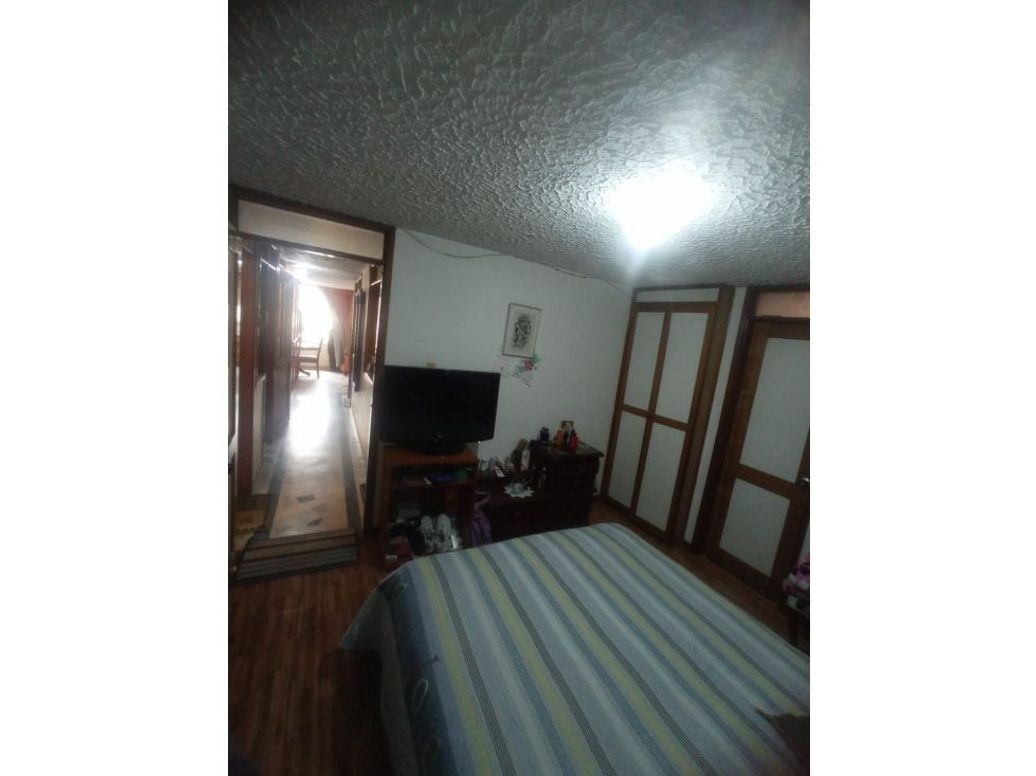Casa de 8 alcobas en venta en La Europa, Bogotá, 332 m² · foto 11 de 20