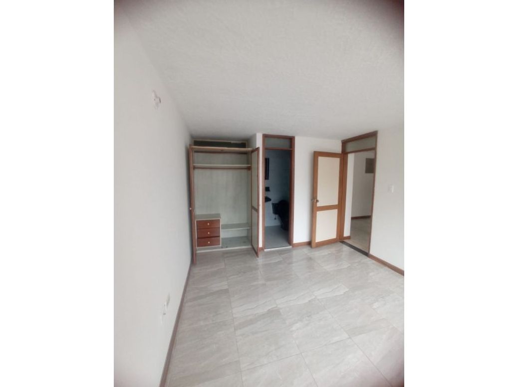 Casa de 8 alcobas en venta en La Europa, Bogotá, 332 m² · foto 7 de 20