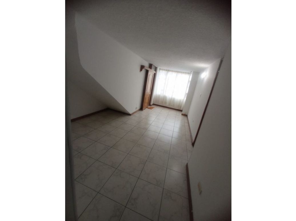 Casa de 8 alcobas en venta en La Europa, Bogotá, 332 m² · foto 4 de 20