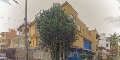 Local comercial primer piso ubicado en el Sector deLa floresta, en la calle 45E, nos ofrece una área de 28 metros aproximadamente, cuenta con:  1 baño, piso en ceramica, con servicios independientes.
Los datos de los inmuebles promocionados en la página web están sujetos a cambio y verificación de disponibilidad.