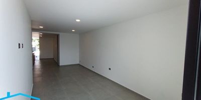 ¡Conoce el inmueble!Tenemos espacios de lunes a viernes (9:00-11:30 / 14:00-17:30) y sábados (9:00-12:30).
Apartaestudio ubicado en el Edificio 7ma, sobre calle principal de La Estrella. Inmueble nuevo, con excelentes acabados y buenas iluminación. Cercano a todas las rutas de transporte. Zona segura. 
Observaciones: Citas de visita disponibles a partir del 07 de diciembre de 2025.
¿Tienes alguna inquietud? Comunícate al 314 - 278 - 3821.