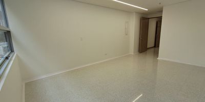 Consultorio Arriendo 40 mts Antioquia MEDELLÍN CIUDAD DEL RIO Código Coninsa:94121
