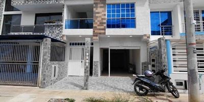 Ciudad 2000, 93 m2, primer piso, estrene, area libre, baño, espacios amplios e iluminados, cerca de vias principales, sector en desarrollo, no licores, contactanos: 3182697143 - 3105398722