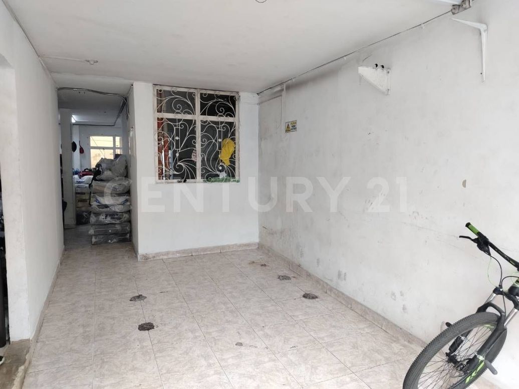 Casa de 3 alcobas en venta en Ciudad Kennedy, Bogotá, 204 m² · foto 2 de 16