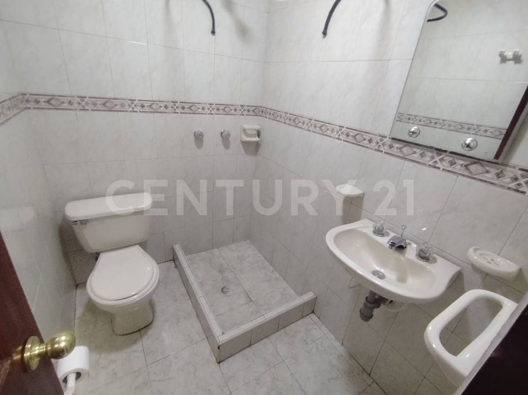 Casa de 3 alcobas en venta en Ciudad Kennedy, Bogotá, 204 m² · foto 10 de 16