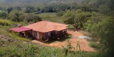 VENTA CASA CAMPESTRE LOS SANTOS COD:1093

a 10 minutos del casco urbano del municipio de los santos


 Area lote de 2500 metros
 Area de casa: 130m2,
 3 Habitaciones
 2 Baños
 agua de nacimiento
 luz
 internet
 gas natural


PRECIO: $300 millones 

INFORMES: 3015948700 - 3003681081
