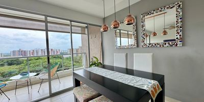Se vende espectacular apartamento en Menga, norte de Cali.  El apartamento consta con una amplia sala comedor, 3 habitaciones todas con baños, Cuenta con un espectacular balcón con una vista única a Cali.   2 parqueaderos en sótano paralelos y depósito. El edificio cuenta con piscina para adultos y niños, baño turco, gimnasio y juegos para niños.  
AGENDA TU CITA