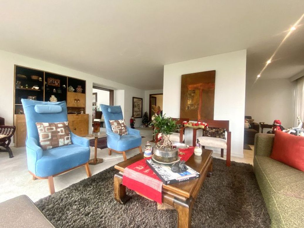 Apartamento de 3 alcobas en venta en El Retiro, Bogotá, 253 m² · foto 2 de 20