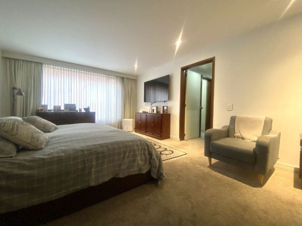 Apartamento de 3 alcobas en venta en El Retiro, Bogotá, 253 m² · foto 13 de 20