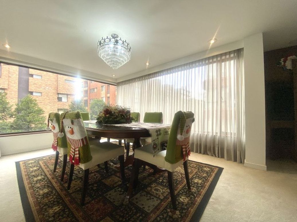 Apartamento de 3 alcobas en venta en El Retiro, Bogotá, 253 m² · foto 6 de 20