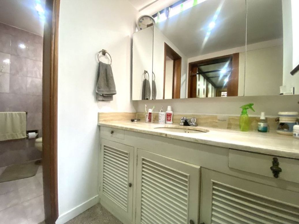 Apartamento de 3 alcobas en venta en El Retiro, Bogotá, 253 m² · foto 14 de 20