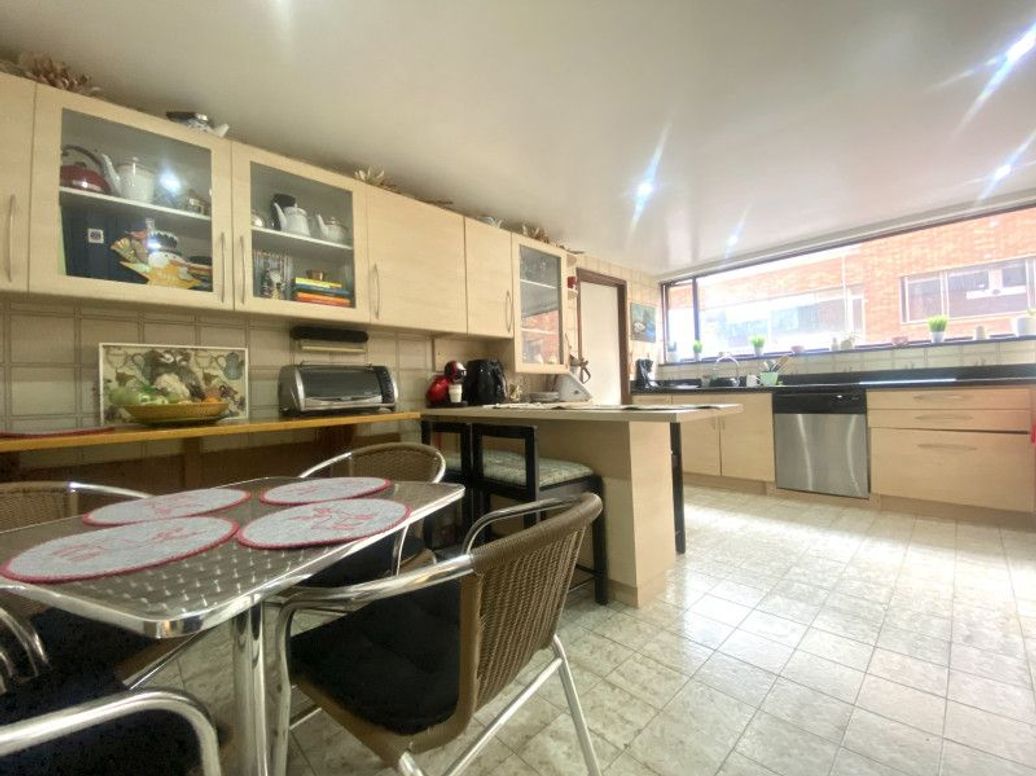 Apartamento de 3 alcobas en venta en El Retiro, Bogotá, 253 m² · foto 8 de 20
