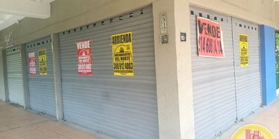 Código: 5884. 3° Piso en edificación de 3 pisos. Acceso al inmueble: Directo a la vía y escalas. Si se venden los dos locales juntos (5880) se puede negociar el precio.