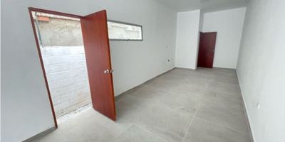 Este local se encuentra ubicado en Los Alpes, una zona comercial exclusiva y concurrida. Cuenta con un área de 45 metros cuadrados. El local es para estrenar, cuenta con punto de gas, puntos de agua y luz. Si estás buscando un espacio comercial en una ubicación privilegiada y con una alta demanda, este local podría ser una excelente opción para ti.
