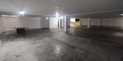 "Oportunidad unica! Nuestra Bodega en el barrio Campo Valdez de Medellin se encuentra en una ubicacion estrategica cerca de:
- Parques Publicos: espacio publico y zona verde para disfrutar.
- Comercios y servicios: variedad de tiendas, restaurantes, bomba de gasolina y servicios cerca.
- Transporte publico: facil acceso a buses y rutas de transporte.
- Zonas educativas: proximidad a universidades y colegios.
 No pierdas la oportunidad de conocerlo! Contactanos para agendar una cita y descubrir todo lo que este inmueble tiene para ofrecer. Estamos aqui para ayudarte a encontrar tu hogar ideal!"