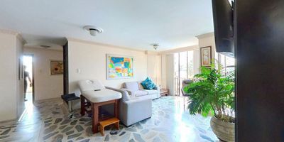 Apartamento en venta de 115 m2, con vista exterior, ubicado en un 5to piso (Apto 501), acceso por ascensor, parqueadero propio cubierto (4). Consta de 3 habitaciones, 2 baños, sala comedor, cocina integral, cuarto de servicio con baño y zona de lavandería. Tiene piso en granito en habitaciones, cocina y zona social y cerámico en baños. El Edificio cuenta con vigilancia privada las 24 horas. Cerca a centro comercial chipichape; cerca a almacenes de cadena como D1; cerca a colegio Normal superior; cerca a universidad camacho; cerca a paraderos del Mio; Vías de acceso por la avenida 5. ID-45974593670
