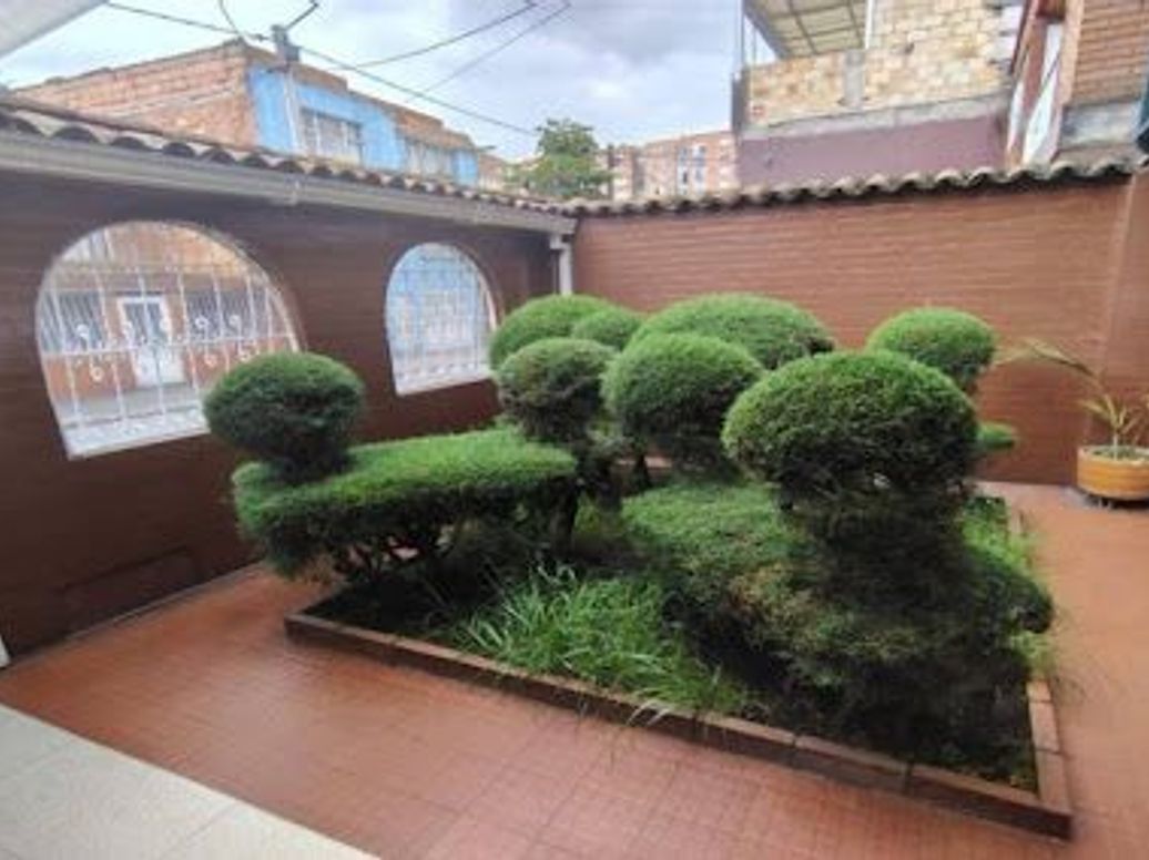 Casa de 4 alcobas en venta en Fontibón Centro, Bogotá, 276 m² · foto 2 de 20