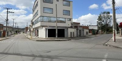 Gran oportunidad... arriendo local esquinero completamente dotado para restaurante , zona comercial y residencial, amplio, cómodo y excelente decoración ubicado en primer nivel consta de 2 baños, zona de cocina con 2 extractores industriales, zona de lavado , cuarto de bodega y  mezanine. Barrios aledaños como Santa Rita, Villa Mayor,La Guaca, Los Sauces.