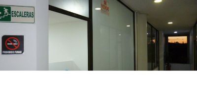 OFICINA 406 PERTENECIENTE AL EDIFICIO CENTRO EMPRESARIAL CON EXCELENTE UBICACIÓN EN EL CENTRO DE BUCARAMANGA, SEGURIDAD CON CELADURIA PRIVADA 24 HORAS, 7 DIAS A LA SEMANA. CITOFONIA
EXCELENTE UBICACIÓN INTERNA, CUARTO PISO, FRENTE AL ASCENSOR Y ESCALERAS - PUNTO FIJO. BUENOS ACABADOS, EXCELENTE ILUMINACIÓN, AMBIENTE NATURAL FRESCO, POCO RUIDO EXTERIOR. SERVICIOS PUBLICOS DE AGUA, LUZ, E INTERNET. INTERNET CABLEADO CON FIBRA OPTICA. AMBIENTE INTERNO RESERVADO, VIDRIOS PUERTA PRINCIPAL. VENTANAL Y VENTANA AUXILIAR CON PELICLULA OPACA.