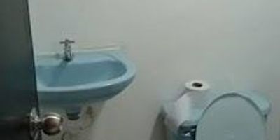  ¡SE ARRIENDA ACOGEDOR APARTAMENTO EN FONTIBÓN  BARRIO LA CABAÑA!  ¡Ubicación privilegiada y servicios incluidos! ¿Buscas un espacio cómodo, bien ubicado y con todo lo que necesitas? ¡Este apartamento es para ti! Ubicado en el 2 piso de casa familiar en el tranquilo barrio La Cabaña, a pocos pasos de Av. Ferrocarril Iglesia Cristiana Parque Principal de Fontibón Tienda Ara y Tienda D1 Características del apartamento 2 habitaciones iluminadas y bien distribuidas 1 baño amplio y funcional Cocina abierta y zona social acogedora ¡Servicios incluidos! agua, luz y gas Ambiente familiar y tranquilo Excelente precio  servicios incluidos  comodidad total Perfecto para parejas, adultos mayores o personas que trabajan o estudian cerca de la zona. ¡Contáctame y agenda tu visita hoy mismo!