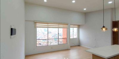 [ARR] ID HOUM: 162091

Entérate de todos los beneficios al arrendar con nosotros:
    • Asistencia e intermediación con el propietario
    • Firma tu contrato online
    • Arrienda sin burocracia, sin papeleos ni notarías

Departamento en arriendo, ubicado en el barrio Nueva Esperanza, Danubio, con una superficie construida de 50.00 m² y superficie total de 50.00  m². 

Sus principales características son:

    • No amoblado
    • 2 dormitorios
    • 1 baño
    • No Admite mascotas
    • Año de construcción: 2023
            
Si arriendas con nosotros, te brindamos asesoría personalizada durante todo el proceso.
        

Requisitos para arrendar con nosotros:

    • Arrienda sin codeudor*, fácil, rápido y seguro
    • Demuestra un ingreso mensual neto de al menos 2.5 veces el valor del arriendo (los ingresos mensuales se pueden complementar por las personas que vivirán en este inmueble)
    • Completa tu información básica y mándanos tus extractos bancarios o documentos que demuestren tus ingresos
    • No debes tener reportes negativos en centrales de crédito
        

IMPORTANTE:

    • Te invitamos a agendar una visita a esta propiedad
    • Si tienes alguna duda por favor puedes solicitar más información desde los portales como también contactarte directamente con nosotros
    
Más que una inmobiliaria, somos Houm.
*Aplican T&C