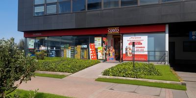 Descubre este local de 103m² estratégicamente ubicado en la intersección de la Avenida Ciudad de Cali con Avenida El Dorado, una de las zonas de mayor proyección de Bogotá.

El espacio cuenta con acabados terminados, baño interior y se encuentra en un punto de alto flujo peatonal, con más de 3.000 personas al día. Su ubicación privilegiada lo conecta con el Centro Comercial Nuestro Bogotá, el Portal ElDorado de TransMilenio y el Centro Empresarial Conecta.

World Business Center (WBC) es un edificio moderno y sofisticado, diseñado bajo estándares LEED y principios de arquitectura bioclimática. Sus amplias zonas comunes, un gran auditorio y más de 500 parqueaderos lo convierten en un espacio empresarial de primer nivel.

Actualmente, el local está arrendado a una reconocida cadena de tiendas de abarrotes con contrato a largo plazo, lo que lo hace una inversión segura y rentable.