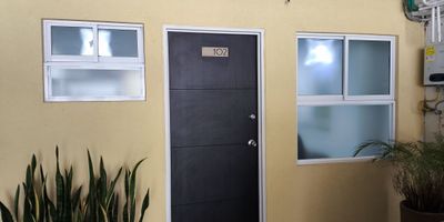 VENDO APARTAESTUDIO, ENFOCADO RENTAS PARA RENTA CORTA, TOTALMENTE AMOBLADO, ACTUALMENTE FUNCIONANDO EN PLATAFORMAS, LISTO PARA RENTAR, COCINA, 1 BAÑO, COMEDOR, ALCOBA, ZONA DE OFICIOS, NO CUENTA CON PARQUEADERO.