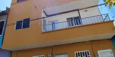 En el corazón de la capital bananera de Colombia, centro turístico y transitado por el nuevo puerto se encuentra en venta este hermoso apartamento totalmente finalizado en obra blanca con amplias habitaciones y cercano a todo.