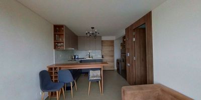 Apartaestudio en venta de 32m2, con vista exterior, ubicado en un 6to piso (Apto 609), acceso por escaleras o ascensor. Consta de 1 habitación, 1 baño, sala comedor, cocina y zona de lavandería. Tiene piso cerámico en todas sus zonas. El edificio cuenta con salón social, gimnasio, coworking, piscina y vigilancia privada las 24 horas. Cerca a centro comercial Premier El Limonar; cerca a almacenes de cadena D1 y Ara; cerca a colegio Divino Salvador; cerca a universidad UCC; cerca a estación del MIO (El Refugio); Vías de acceso por la calle 5 y cra 65.

